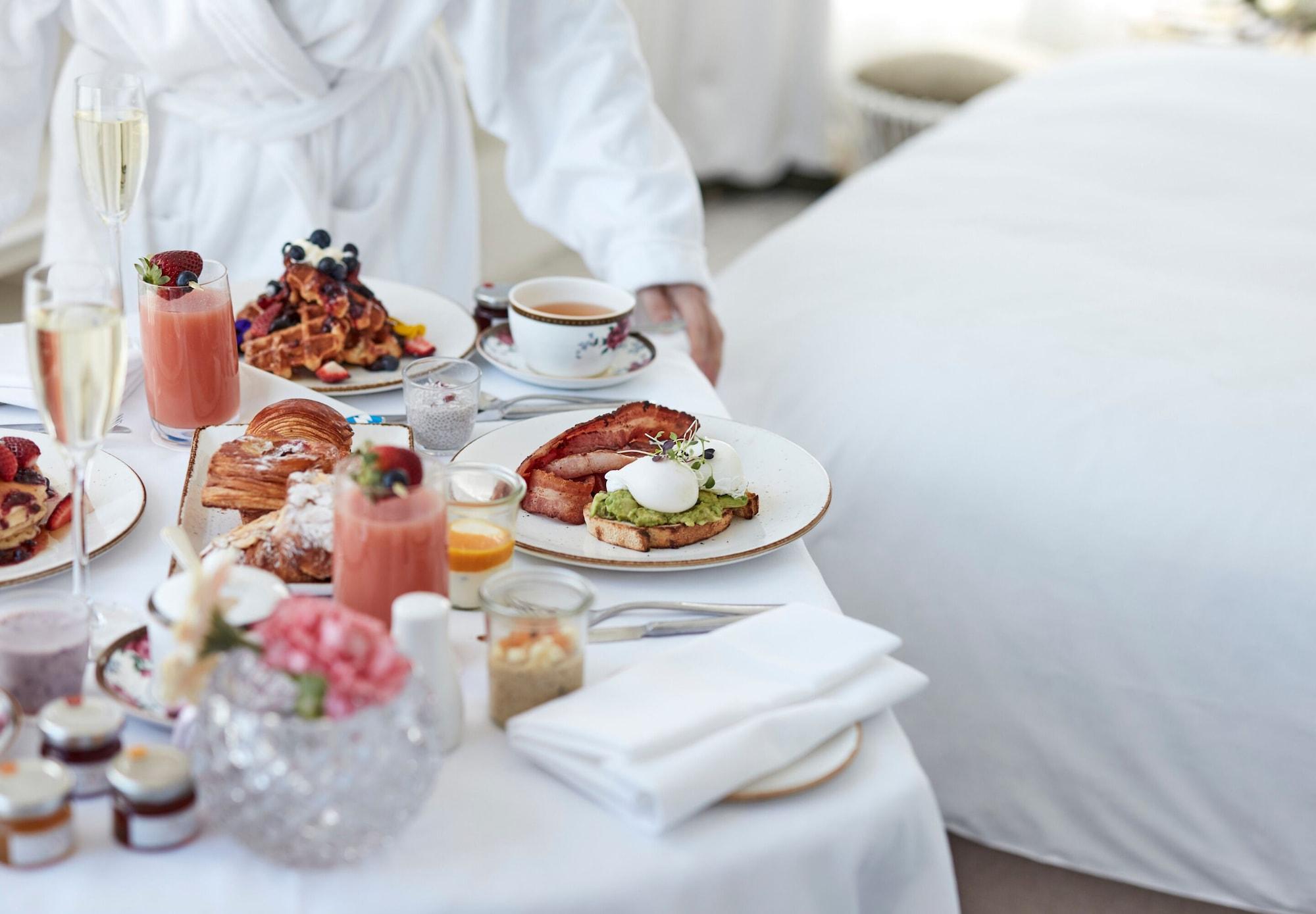 The Langham Melbourne Hotel Exterior photo Room service