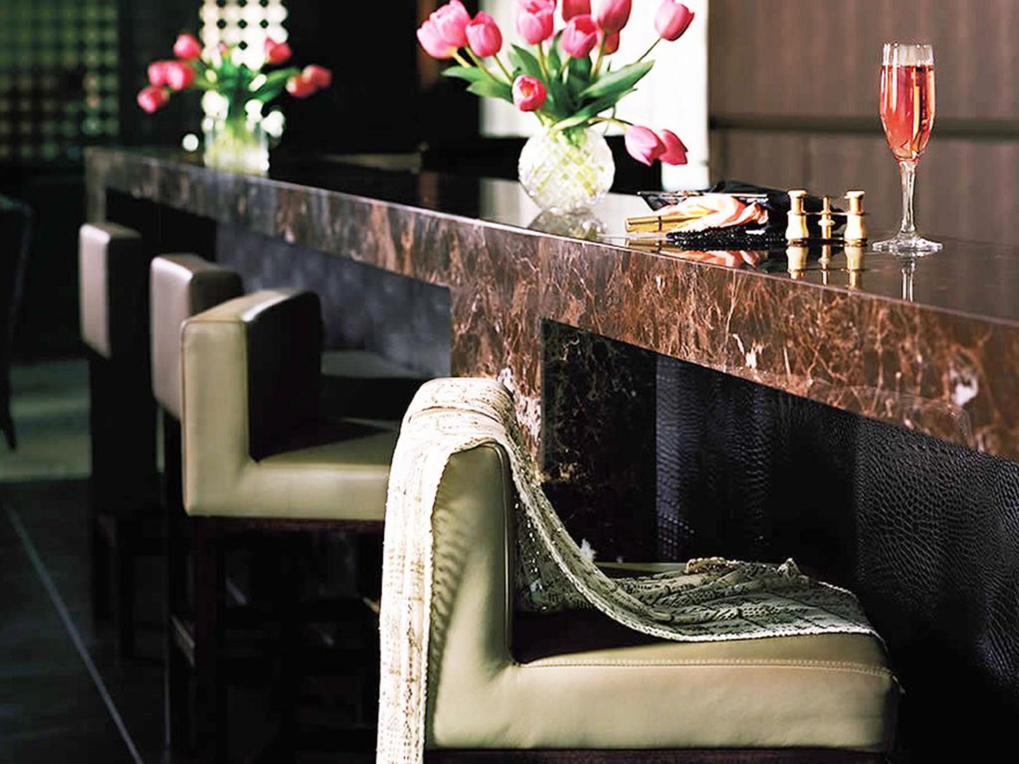 The Langham Melbourne Hotel Exterior photo The bar at the Mandarin Oriental, Munich